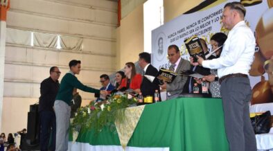 Estudiantes se despiden de la Secundaria Nicolás Bravo - Pregoneros